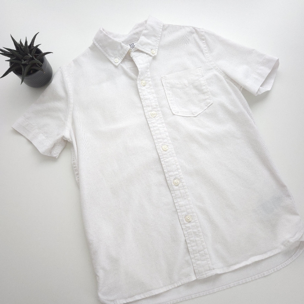 Gap Kids White Button Up Shirt size S (6-7)